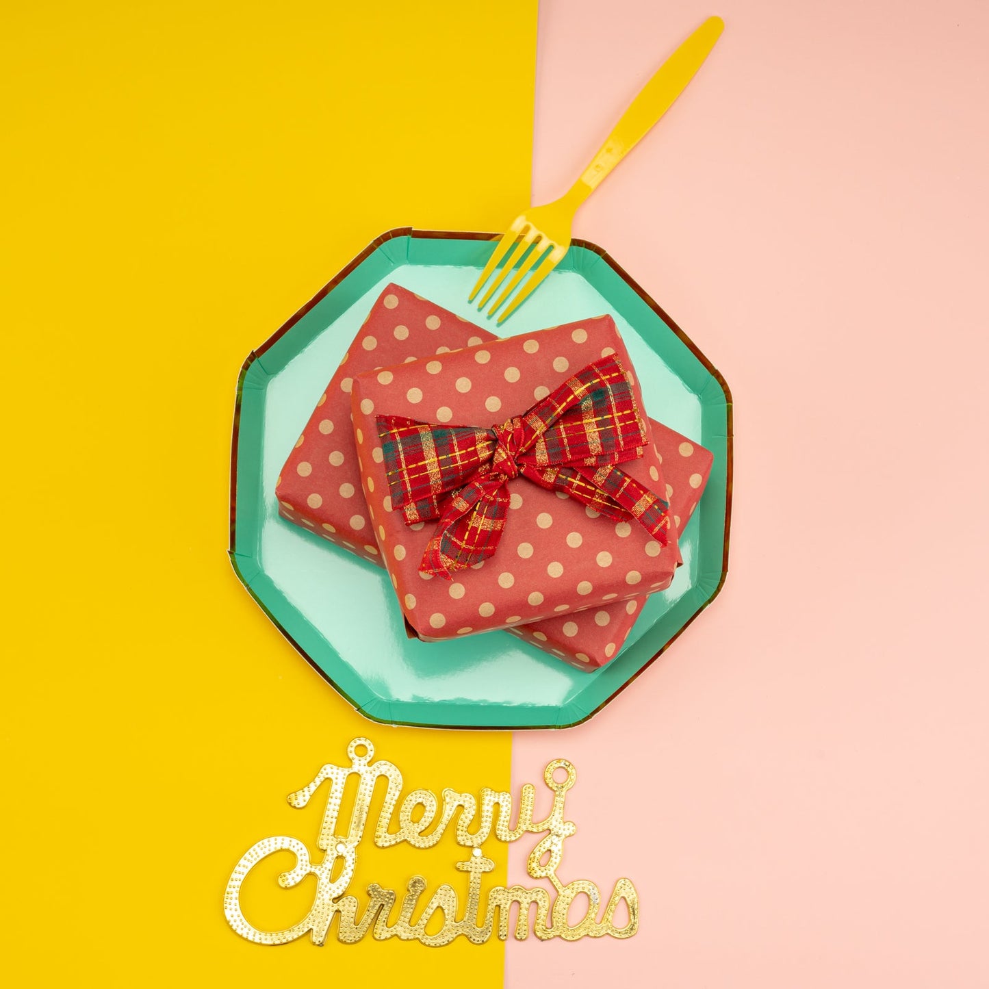 Red Polka Dot Christmas Kraft Wrapping Paper with Cut Line on Reverse